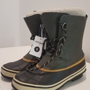 Cat and Jack insulate boots